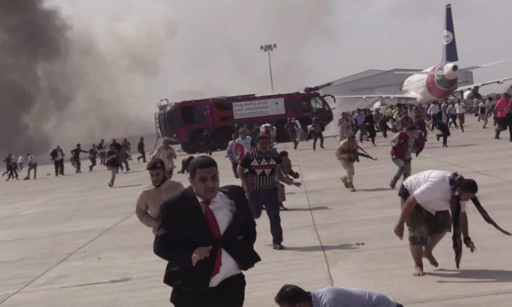 Rebelët Houthi sulmojnë me raketa aeroportin e Adenit