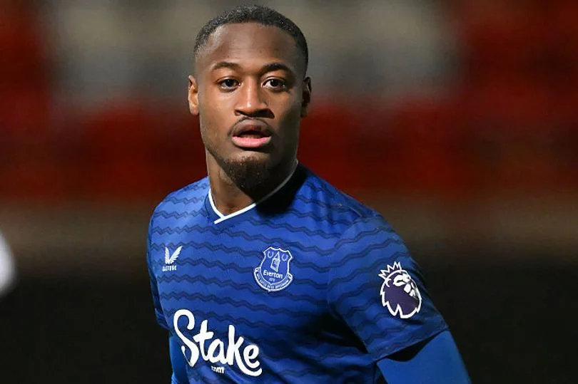 Lojtari i Evertonit, Martin Sherif gjobitet për përfshirje në 61 baste