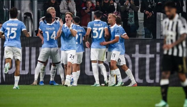 Lazio vazhdon të mahnisë, mposht Juventusin dhe i bashkohet Interit në krye
