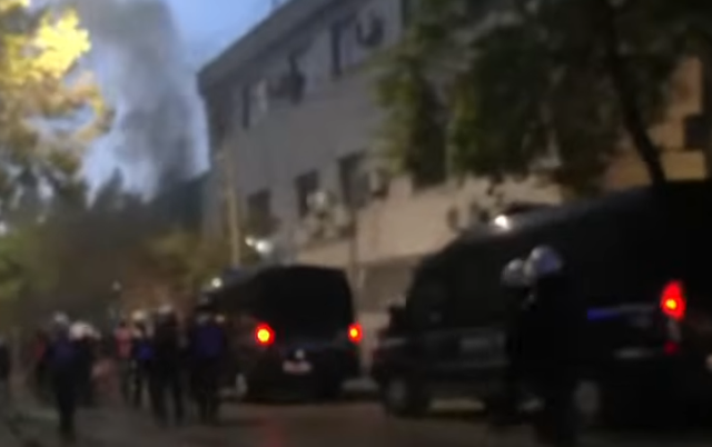 Zjarri në Komisariatin nr. 3, lëndohen disa efektivë policie