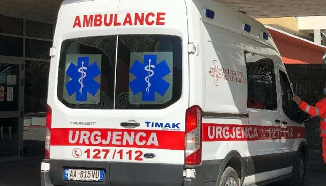 18:56 Ambulancat përdoren për furnizim me gaz lotsjellës?/ Reagon Ministria e Shëndetësisë