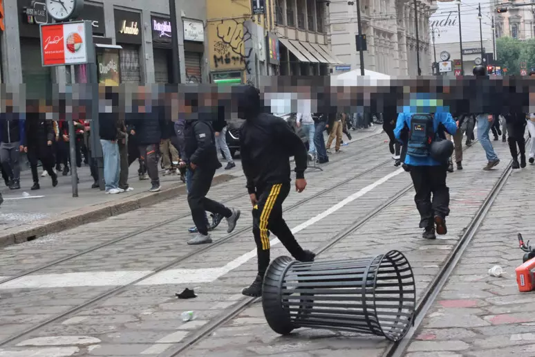 Protestat/ Meloni thërret mbledhjen për sigurinë