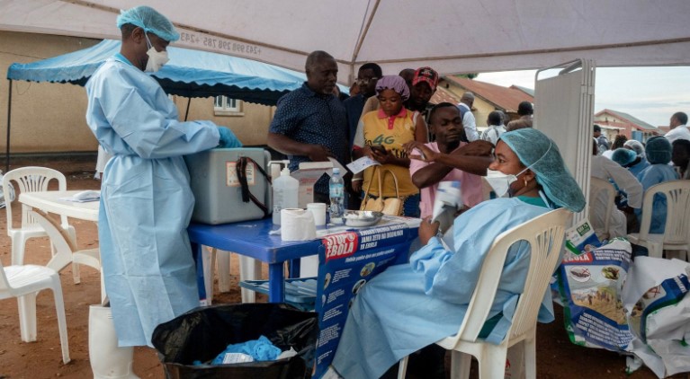 Epidemia e Ebolës në Kongo kalon 10,000 raste, vijojnë trajtimet e të infektuarve