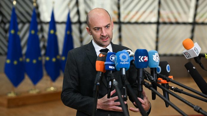 Parisi akuzon aktorë të huaj për ndërhyrje në debatet demokratike