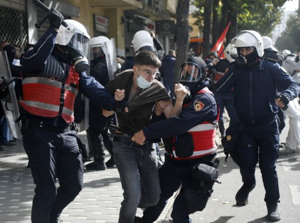 08:25 “Ekspertët kërkojnë mbikëqyrjen e sjelljes së Policisë gjatë protestave”, BIRN: Shpërblimi 2500 euro mund të perceptohet si miratim politik