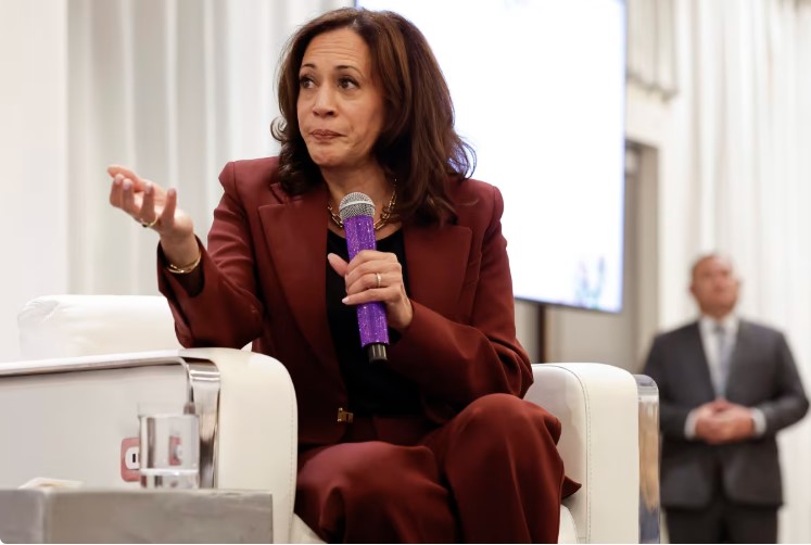 Kamala Harris u përgjigjet kritikëve të saj: Prioriteti është fitorja e demokratëve