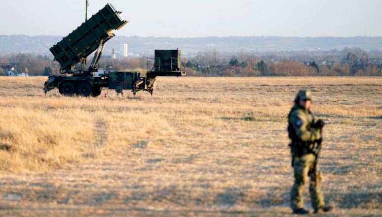 Trump “ngrin” Patriotët për Ukrainën: Çfarë fshihet pas këtij vendimi dhe cili është reagimi i Zelenskyt?