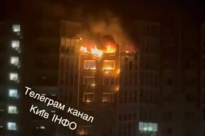 Sulm i fuqishëm rus mbi Kiev/ Goditet pallati 25-katësh, raportohet për një viktimë (VIDEO)