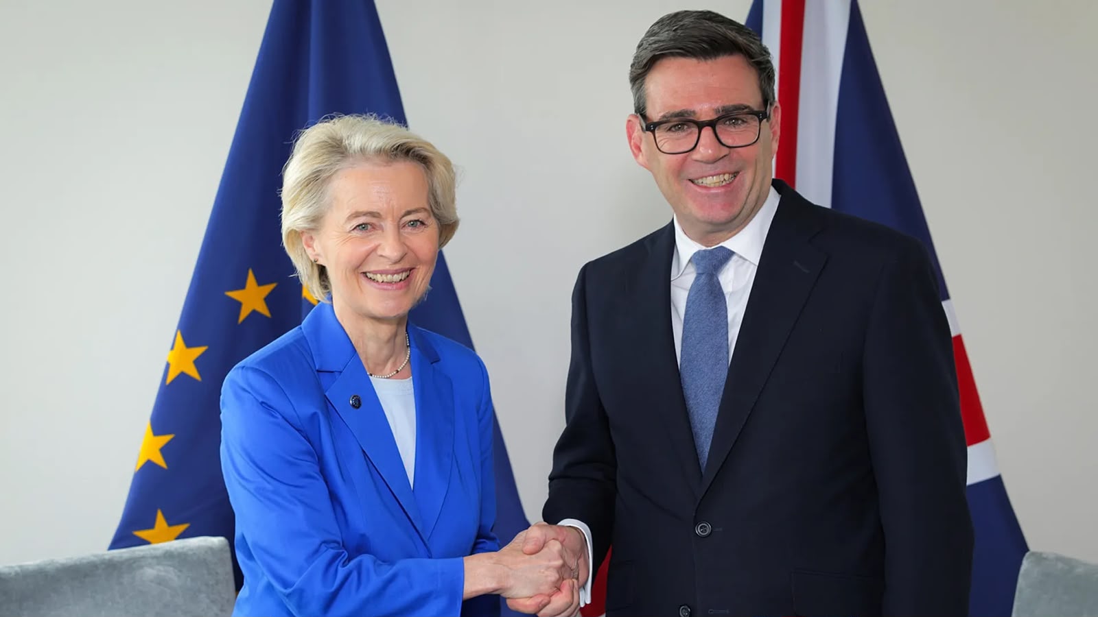 14:56 Britania rishikon lidhjet me BE-në, Burnham hap edhe mundësinë e rikthimit në Union