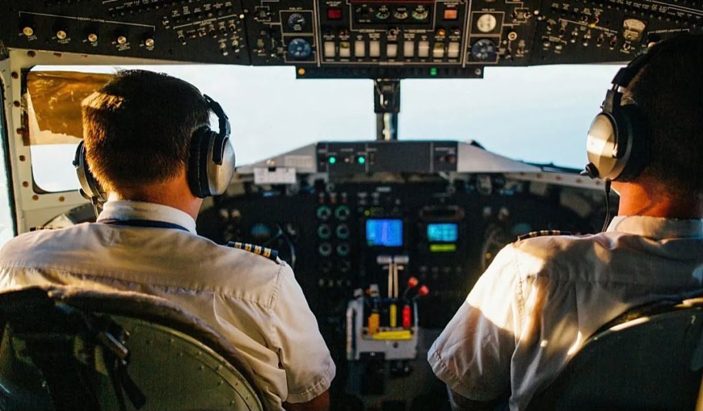 Mbi gjysma e pilotëve kanë fluturuar të lodhur, 76% kanë përjetuar momente gjumi në kabinë