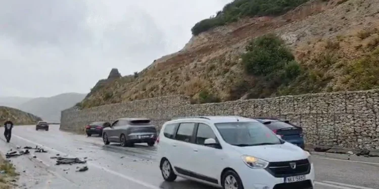 E rëndë në Levan-Tepelenë, nënë e bijë plagosen në një aksident rrugor