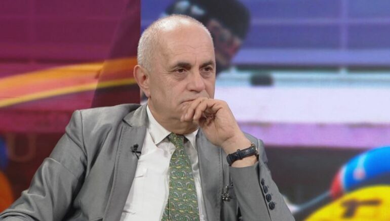 “Autokratët injorantë, propagandë për të mbrojtur vjedhjen në grup”/ Artan Fuga ironizon krahasimin e protestave në Shqipëri me ato në Evropë: Si Enveri që barazonte Gradishtën me Parisin!