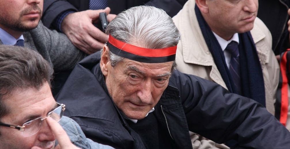 “Berishës po i mbaron partia”/ Gazetari i plagosur në 21 Janar: Arkitekti i dhunës ka frikë nga Qori dhe Shehaj, i sheh si rivalë për tortën politike