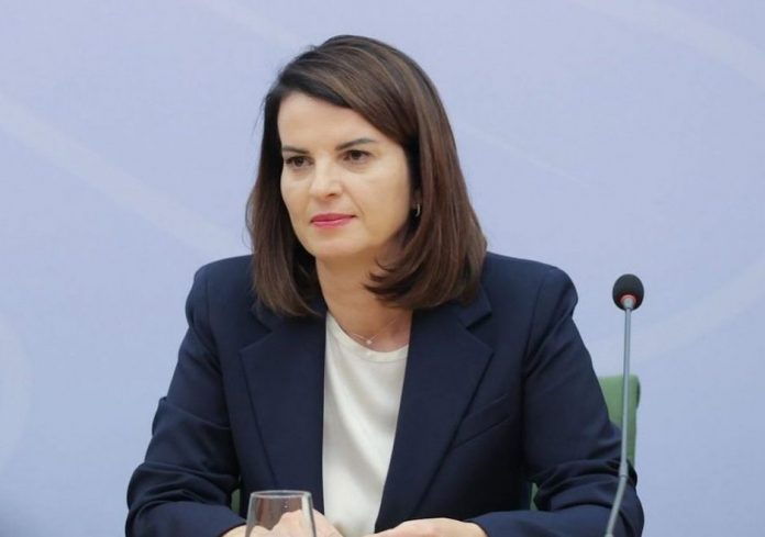 20:11 “Tirana meriton qytetari!”/ Kush vë zjarre e sulmon policinë nuk është protestues por dhunues!