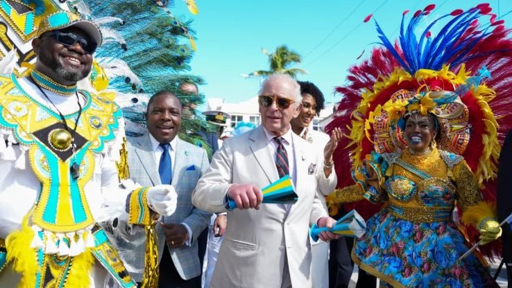 Mbreti Charles vijon vizitën në Bahamas, homazhe për katër marinsat e humbur në fundosjen e anijes HMBS Flamingo