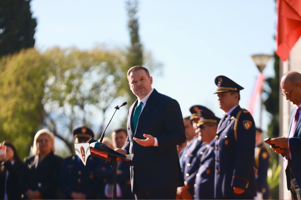 12:39 Ministri Demo: Rritje e konsiderueshme pagash për të gjithë punonjësit e Policisë së Shtetit