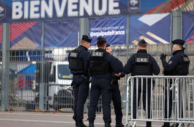 Shtyhen disa ndeshje futbolli në Francë, shkak protestat e të rinjve