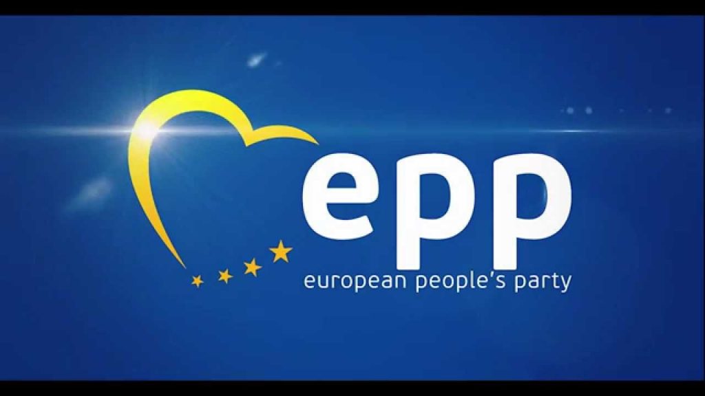 09:05 Protestat në Shqipëri/ PPE: Çdo akt dhune, veçanërisht ndaj pronës apo njerëzve, s’ka vend në demokraci! Problemet të trajtohen përmes dialogut