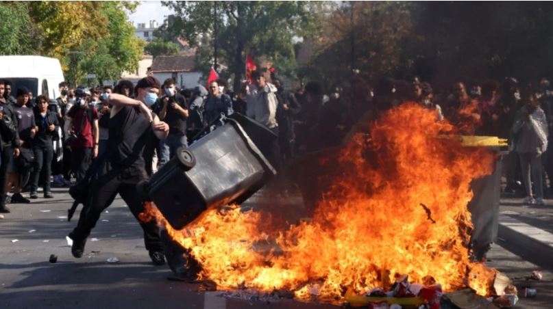 Protestat masive studentore në France, arrestohen rreth 2000 mijë protestues, 305 policë të plagosur nga përplasjet