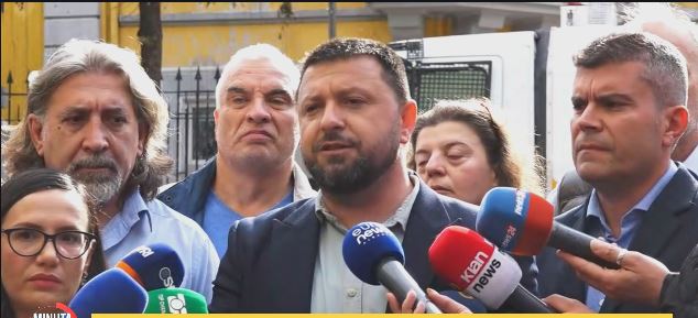 14:15 Një grup intelektualësh kallëzim në SPAK për dhunën policore ndaj studentëve: 180 raste të shkeljes flagrante