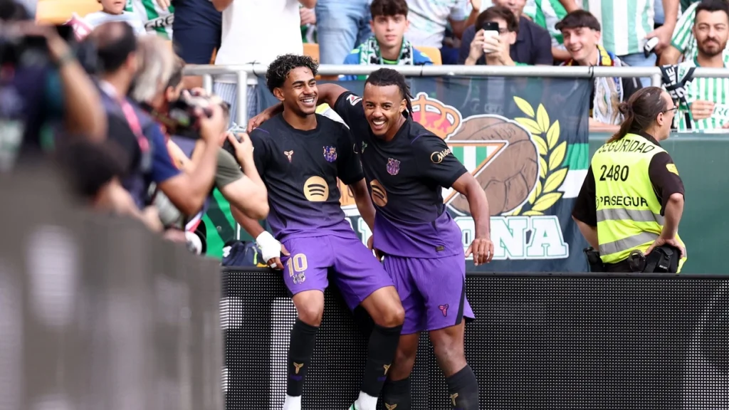 Pesë gola, karton i kuq dhe spektakël – Barcelona mposht Betisin dhe vazhdon marshimin në La Liga
