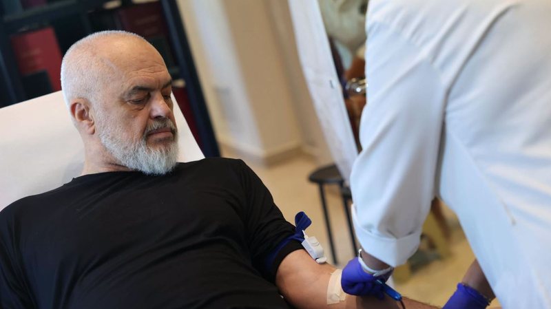 “Krenar për Shqipërinë”, Rama dhuron gjak. Apeli i kryeministrit për qytetarët