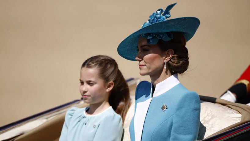Kate Middleton dhe vajza e saj Charlotte surprizojnë pasagjerët, udhëtojnë me metronë e Londrës
