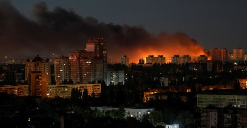 Sulm me raketa balistike në Kiev, vriten të paktën dy persona/ Goditen edhe objektet energjetike dhe infrastruktura