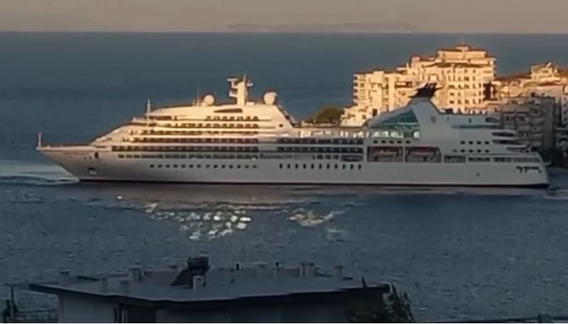 Nga Australia në Afrikën e Jugut, qindra turistë nga e gjithë bota mbërrijnë në Sarandë me kroçerën gjigante