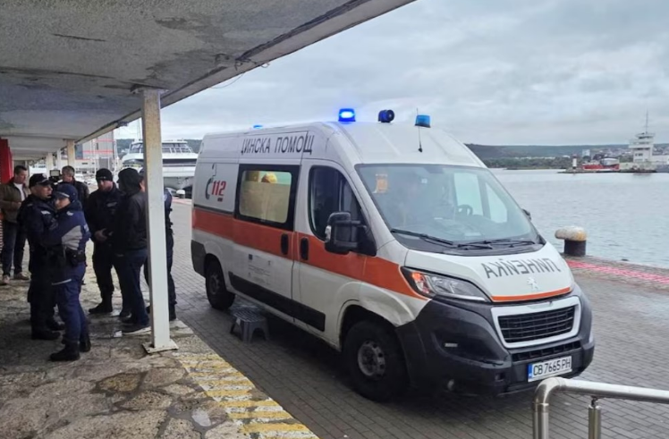 11 marinarë të zhdukur pas sulmit me dronë ndaj anijes në Detin e Zi