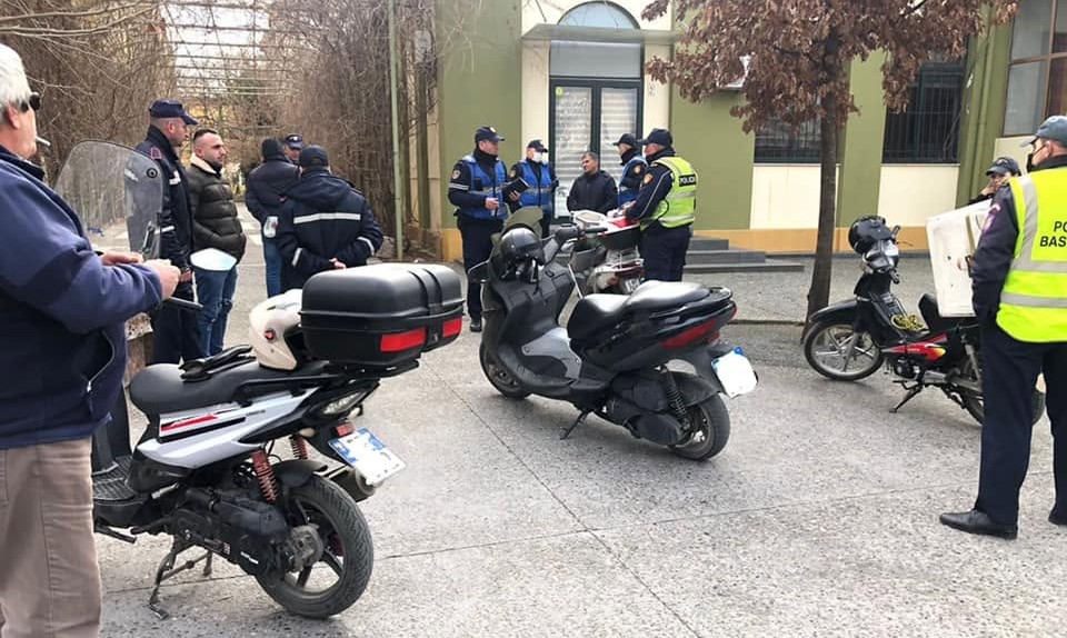 07:00 Nga Leonard Veizi/ Tirana pa timon: kaosi në rrugë, kaosi në drejtim