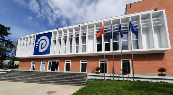 PD anulon mbledhjen e Grupit Parlamentar, deputetët do t’iu bashkohen protestuesve