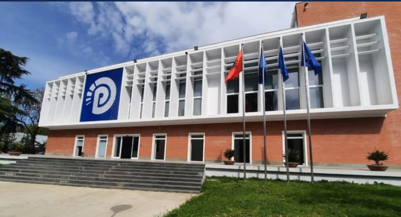10:09 “Studentët në rrugë, opozita në krah të tyre”/ PD kërkon dorëheqjen e Ramës, qeveri kujdestare dhe zgjedhje të parakohshme