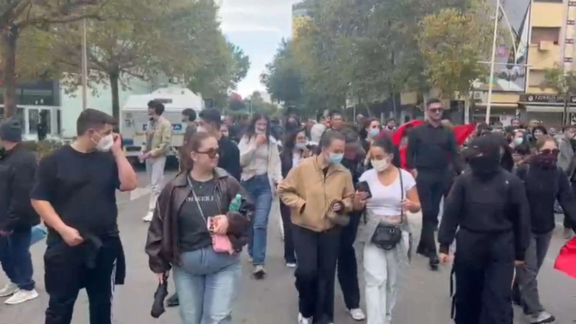 09:00 Sot protesta kombëtare/ Studentët nga i gjithë vendi mblidhen në Tiranë, u bashkohen edhe pedagogët, mjekët, artistët e diaspora