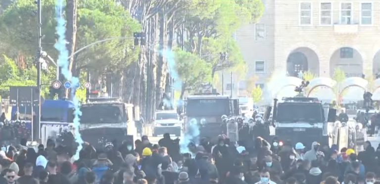 QSUT për të lënduarit nga protesta: 14 persona të shtruar në Spitalin e Traumës