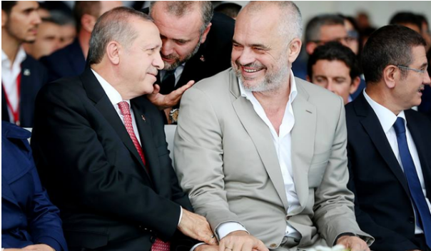 A po e kërkon edhe Erdogani fundin e Edi Ramës? Dhe ku u prishën arkadashat?