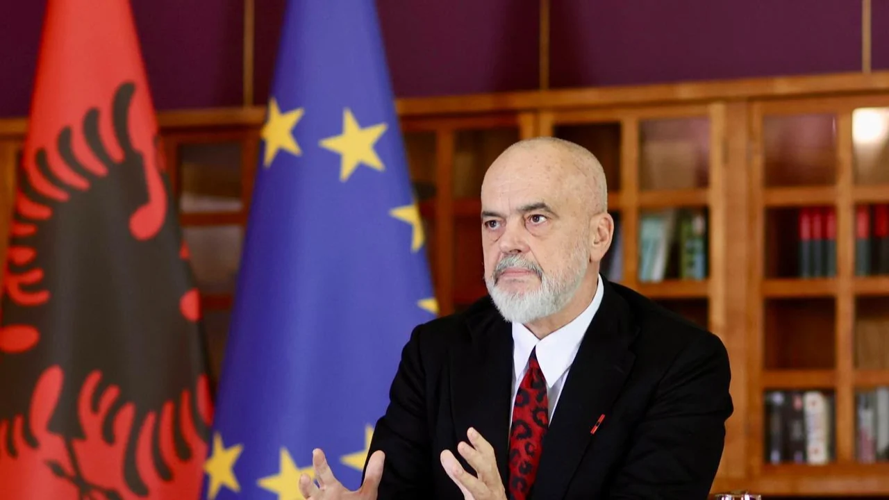 14:09 “Hajde të diskutojmë ç’duhet të bëj unë më mirë, zgjidheni vendin dhe kohën”/ Rama: Do hapim një dritare digjitale për dialog për të gjithë ata që kanë frikë