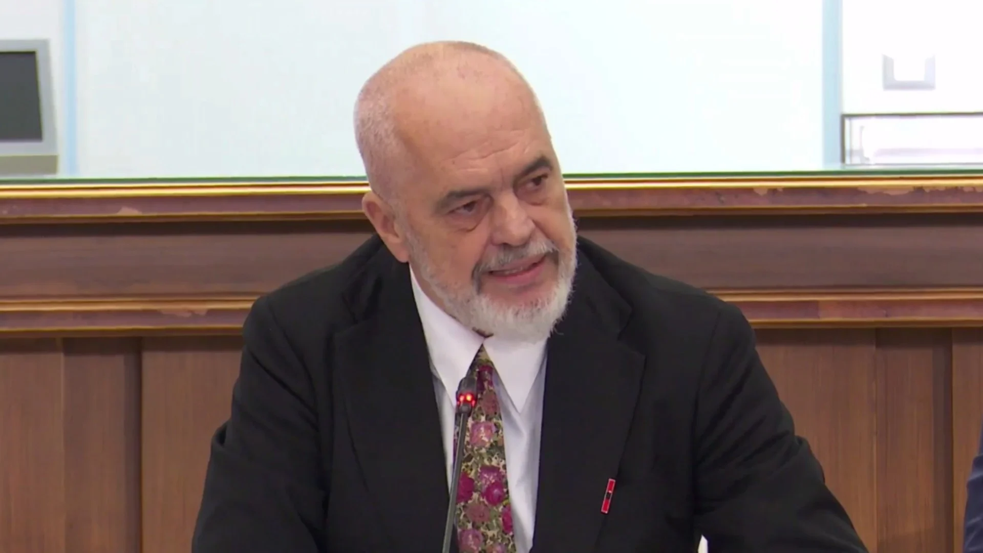 14:17 I ftoi për dialog, Rama reagon sërish: Studentë dhe pedagogë, jo! Po çfarë janë këta që duan vetëm rrëmujë?! (VIDEO)