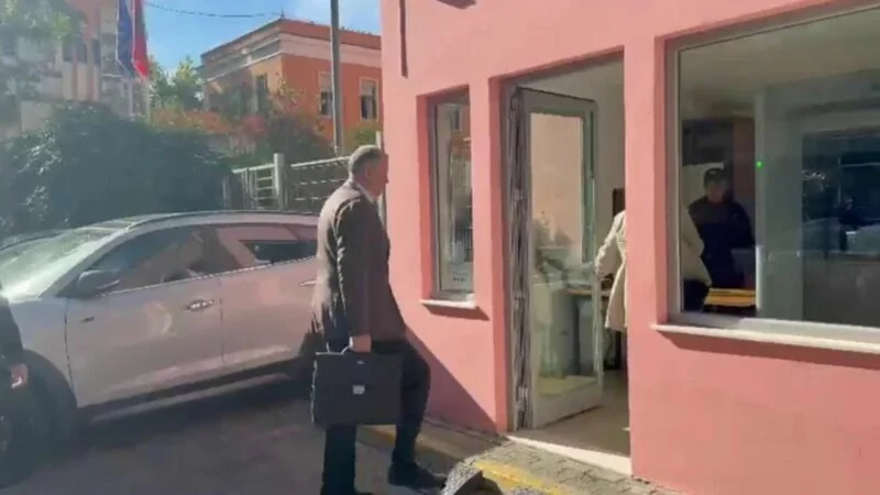 Ilir Beqaj në GJKKO, ish-ministri paraqitet pa avokat për shkak të bojkotit