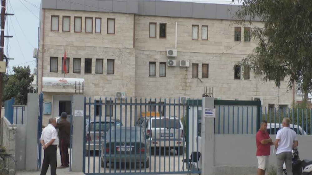 11:00 Kadastra e Vlorës me drejtor të ri/ Largohet Albion Koçi, emërohet inxhinieri Andi Muhametaj