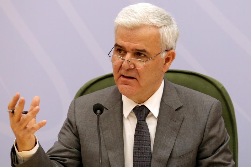 13:00 Fatmir Xhafaj dënon dhunën në protestë: Shqipëria është shtëpia jonë e përbashkët, askush nuk fiton kur ajo digjet!
